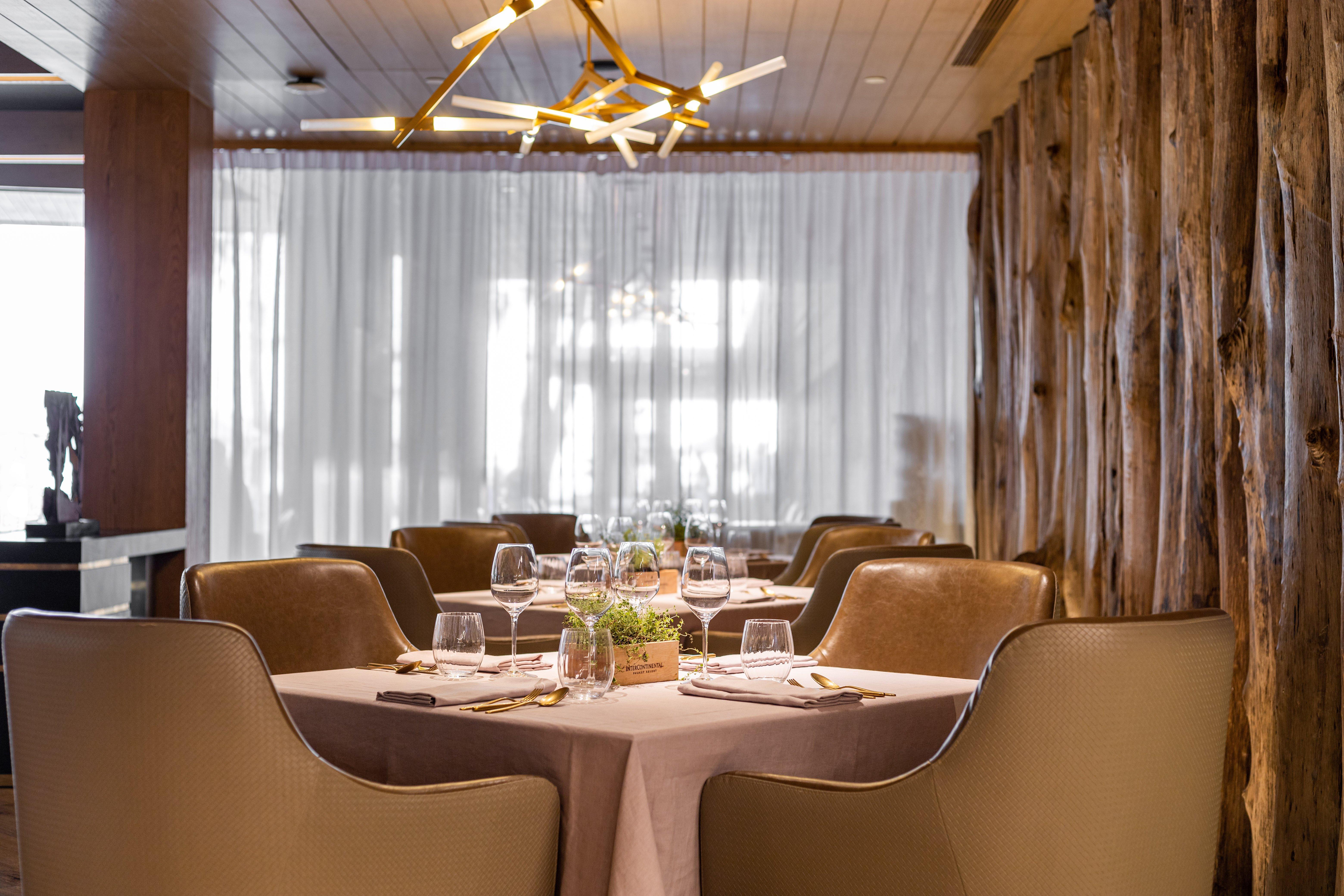 Intercontinental Phuket Resort By Ihg Kamala Beach Exteriör bild The interior of the restaurant