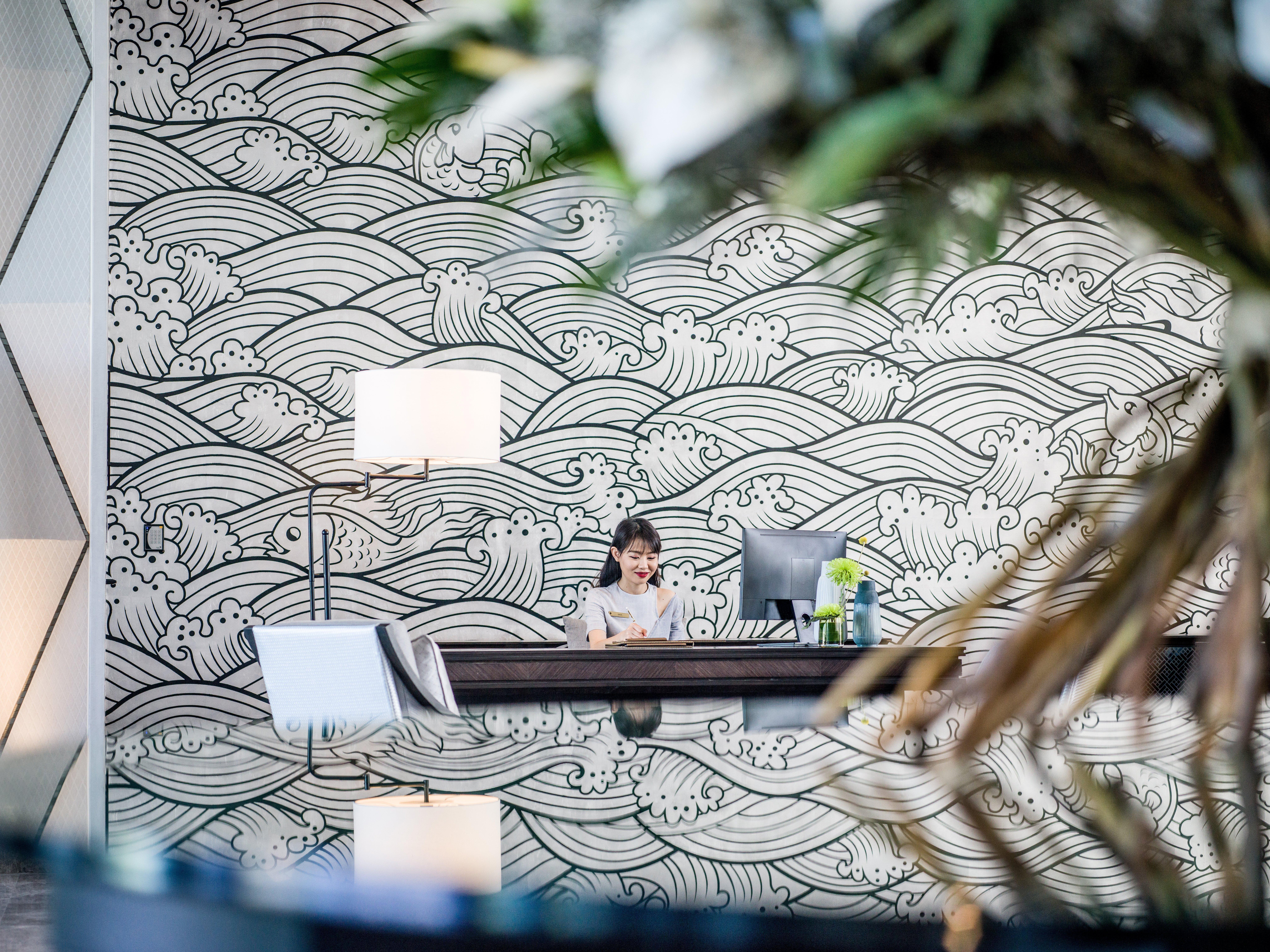 Intercontinental Phuket Resort By Ihg Kamala Beach Exteriör bild Reception desk at the hotel